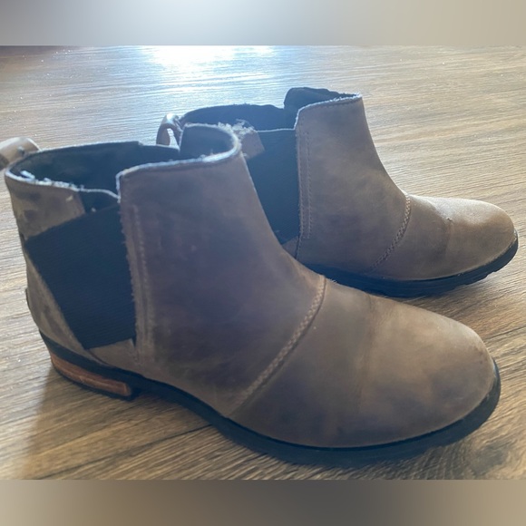 Sorel Boots - Picture 1 of 4